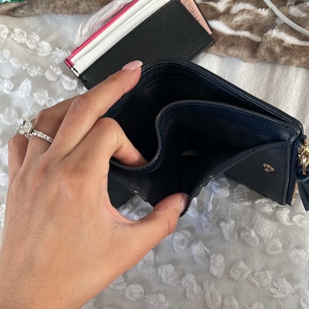 Tory Burch wallet - Picture 3 of 4